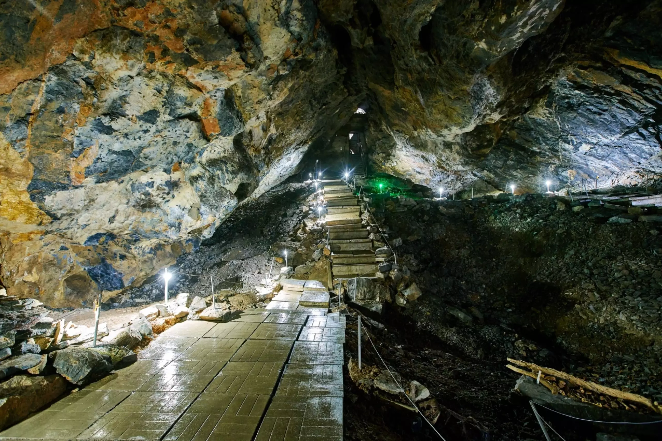 Пещера 2: открытие, исследование, особенности